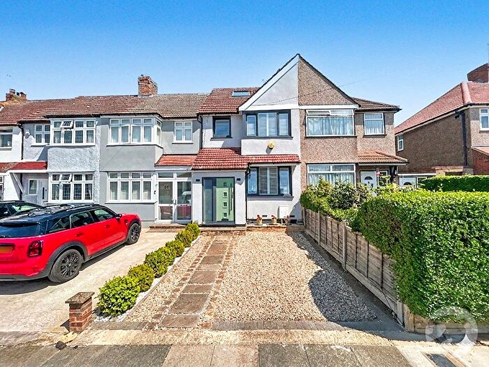 4 Bedroom Terraced House For Sale In Lyndon Avenue, Sidcup, DA15