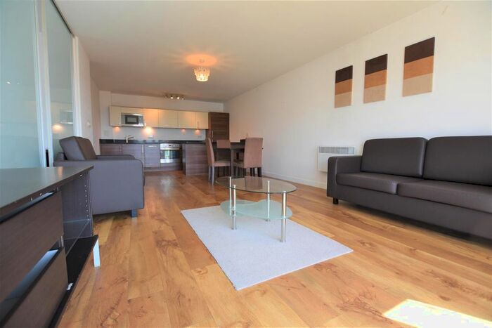 3 Bedroom Flat To Rent In Lexington House, West Drayton, UB7