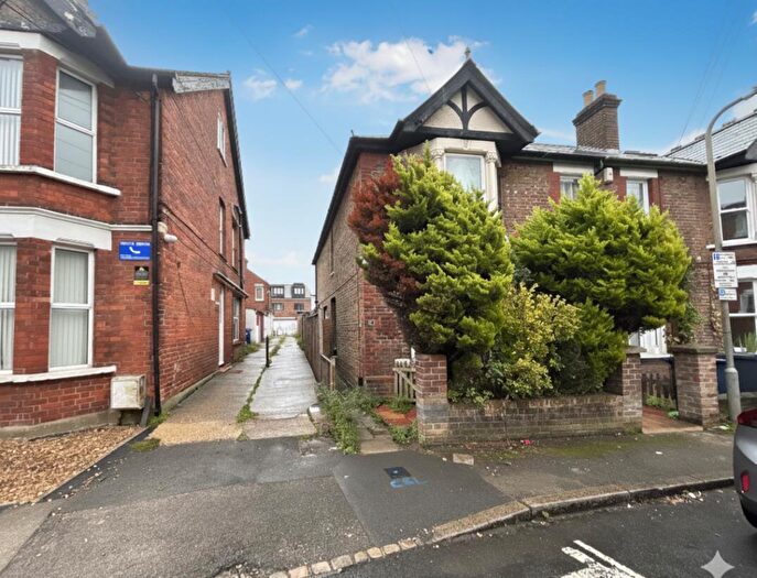 3 Bedroom Semi-Detached House To Rent In Queens Road, High Wycombe, HP13