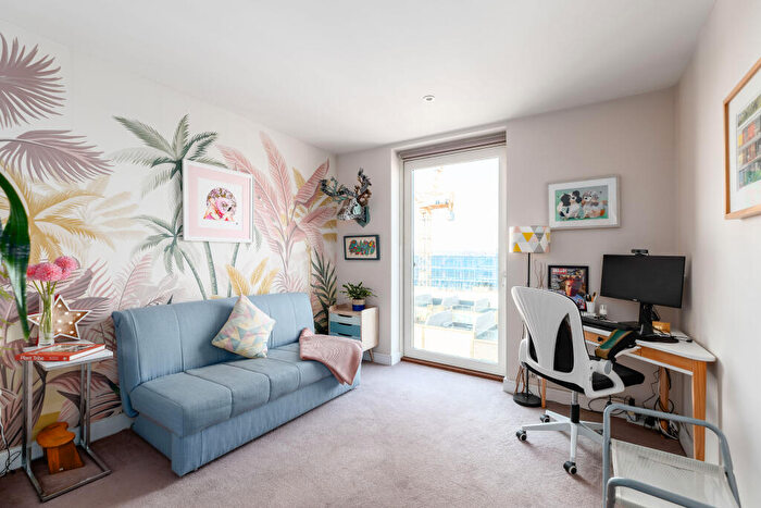 2 Bedroom Flat For Sale In Handley Drive, London, SE3