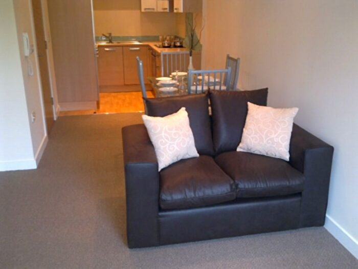 2 Bedroom Flat To Rent In Pilgrims Way, Salford, M50