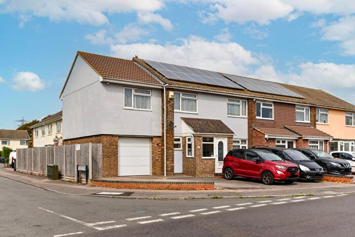 4 Bedroom End Of Terrace House For Sale In Old Barn Way, Southwick, Brighton, BN42