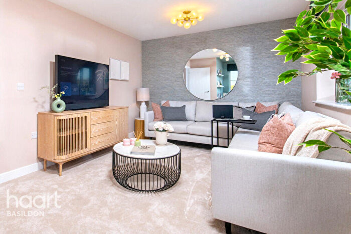 4 Bedroom Detached House For Sale In The Pargeter, Fobbing, SS17