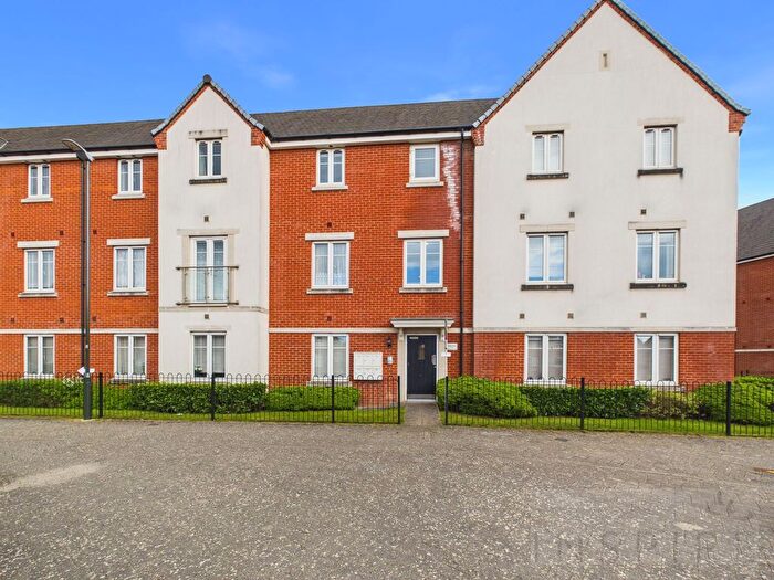 2 Bedroom Flat For Sale In Cornwell Avenue, Crawley, RH10