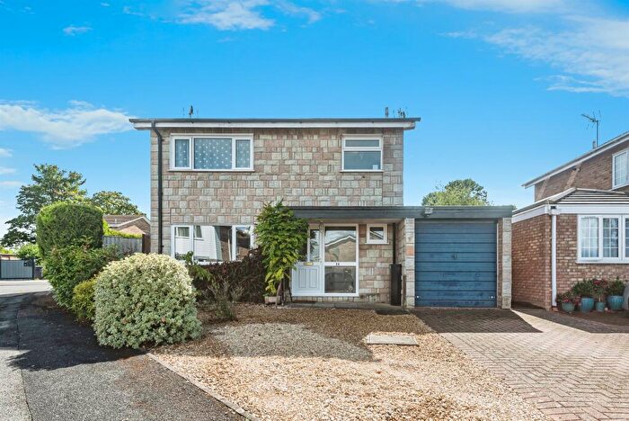 3 Bedroom Detached House For Sale In Marigold Close, Basingstoke, RG22