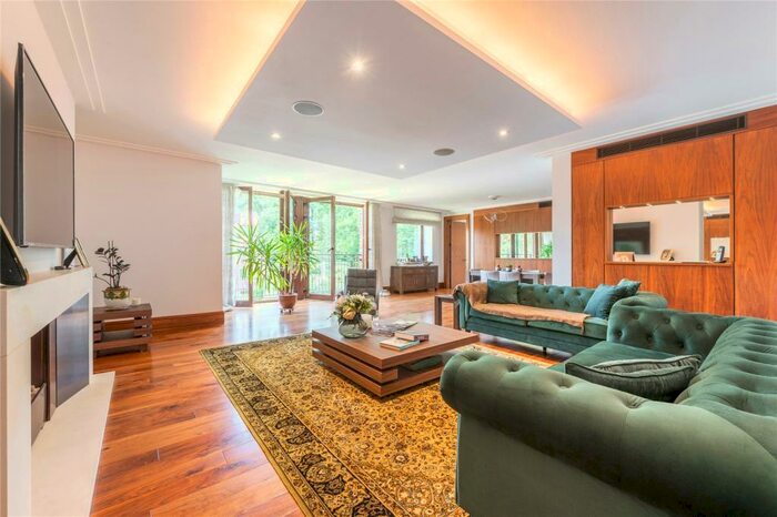 2 Bedroom Flat To Rent In Ebony Court, B The Bishops Avenue, London, N2