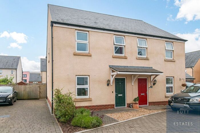 3 Bedroom Semi-Detached House For Sale In Market Mews, Exeter, EX2