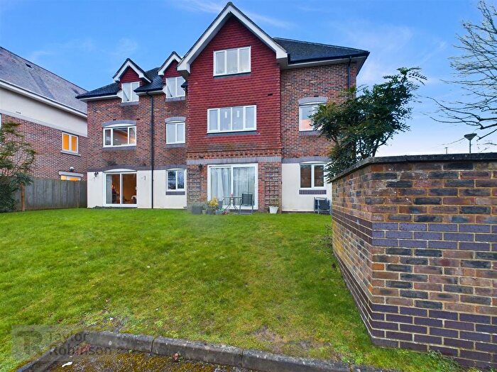 1 Bedroom Flat To Rent In Ladbroke Road, Redhill, RH1