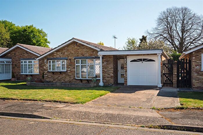 2 Bedroom Detached Bungalow To Rent In Treeside Close, West Drayton, UB7