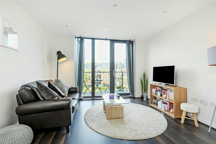 1 Bedroom Flat To Rent In Boundaries Road, London, SW12