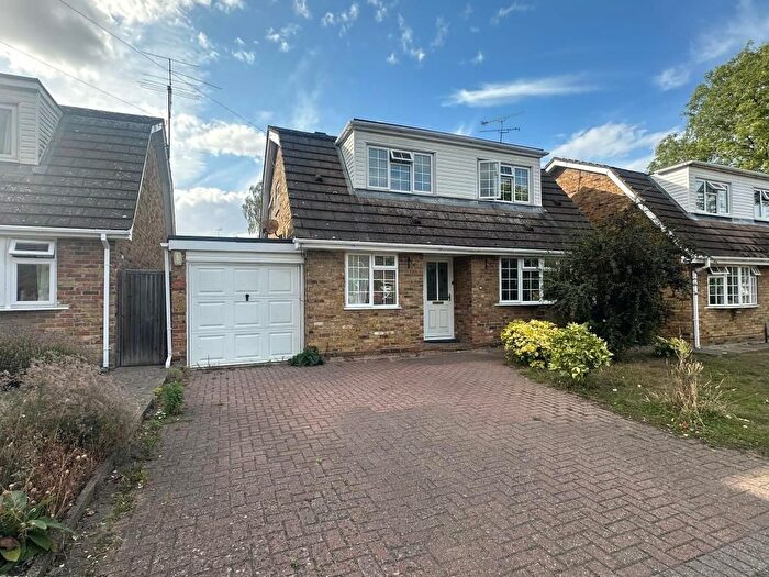 4 Bedroom Detached House To Rent In Grovelands Avenue, Wokingham, RG41