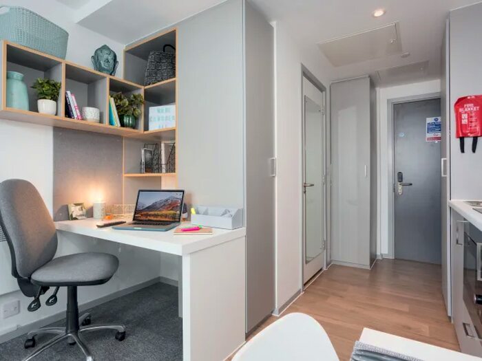 1 Bedroom Studio To Rent In Queen Street, Exeter, England 3Fg, Devon EX4