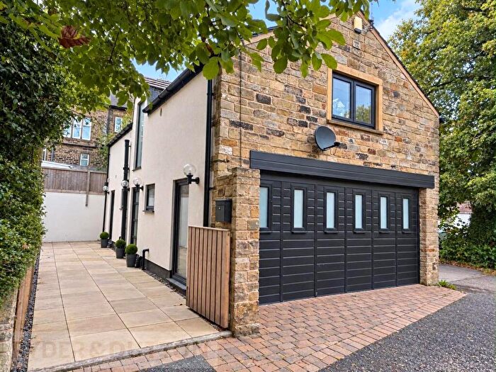3 Bedroom Detached House To Rent In Back Green, Outlane, Huddersfield, West Yorkshire, HD3