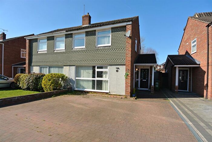 3 Bedroom Property To Rent In Catherine Drive, Sunbury-On-Thames, TW16