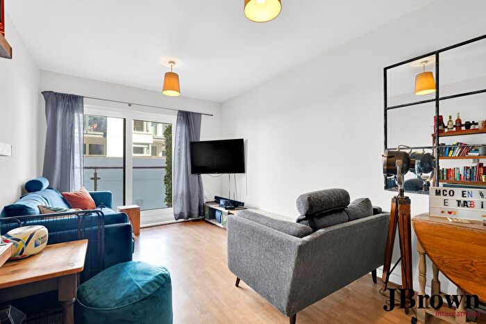 2 Bedroom Flat For Sale In Point Pleasant, Wandsworth, SW18