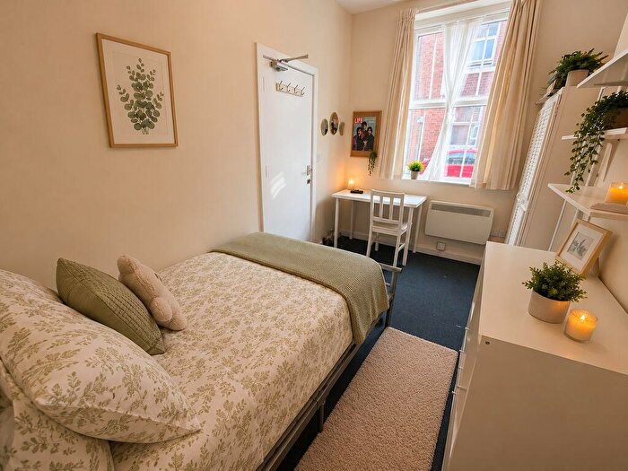 3 Bedroom Terraced House To Rent In Mettham Street, Nottingham, NG7