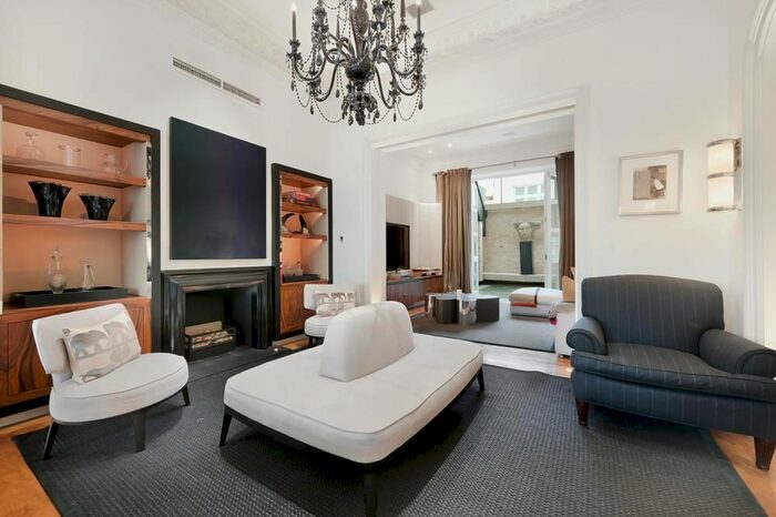 4 Bedroom Semi-Detached House To Rent In Queen's Gate Terrace, London, SW7
