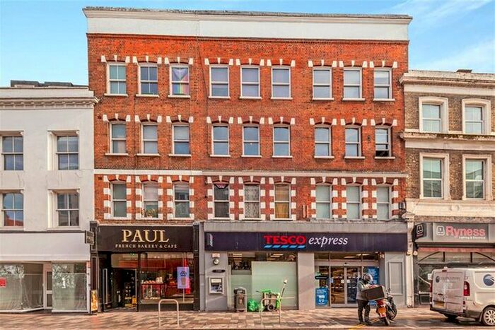 3 Bedroom Flat To Rent In Putney High Street, Putney, SW15
