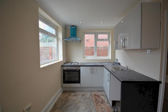 Studio To Rent In Walnut Tree Road, Heston, TW5