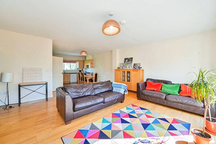 2 Bedroom Flat For Sale In Blakes Road, Peckham, London, SE15