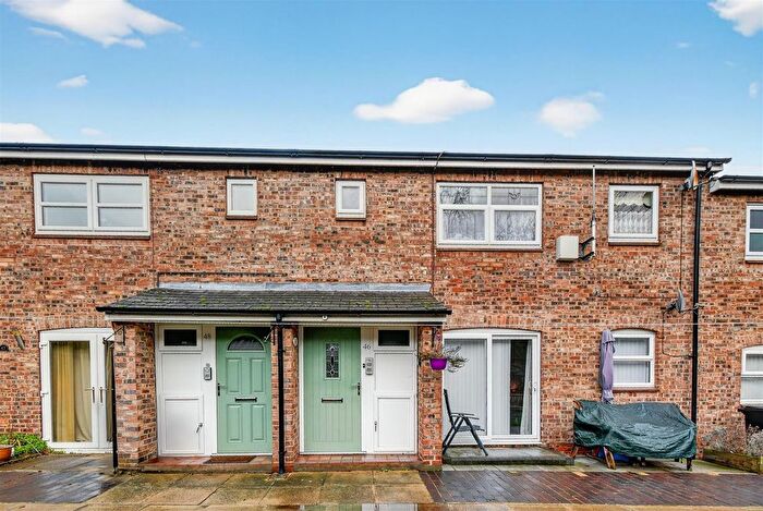 2 Bedroom Flat For Sale In Clementhorpe, York, YO23