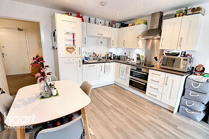 1 Bedroom Flat For Sale In Marine Crescent, Hainault, IG6