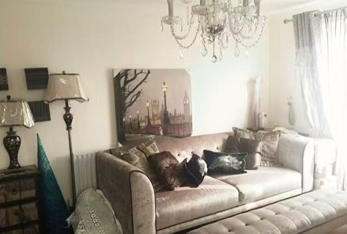 1 Bedroom Flat To Rent In Woodland Crescent, London, SE16