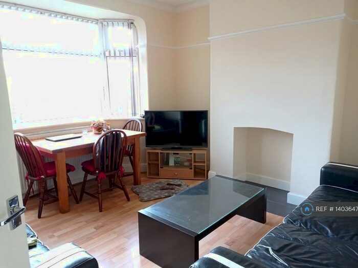 1 Bedroom Flat To Rent In Kensington Road, Manchester, M21