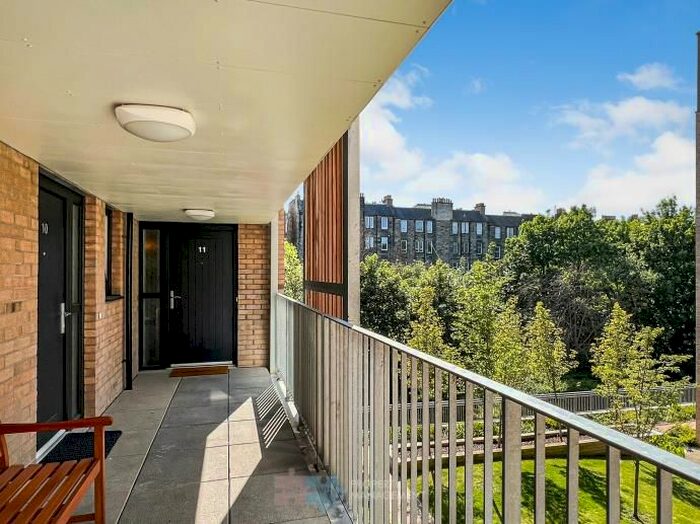 2 Bedroom Flat To Rent In Flat, Shrubhill Walk, Edinburgh, EH7