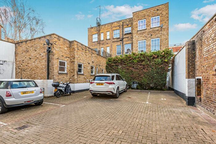 Garage / Parking To Rent In Upper Street, Islington, N1