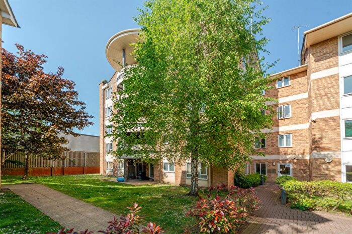 2 Bedroom Flat To Rent In Branagh Court, Reading, RG30