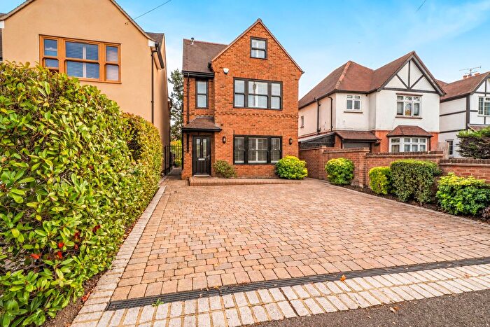 4 Bedroom Detached House For Sale In Goldsworth Road, Woking, GU21