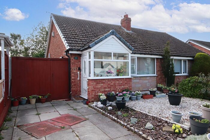3 Bedroom Semi-detached Bungalow For Sale In Nursery Road, Lydiate, L31