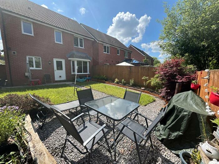 3 Bedroom Detached House For Sale In Dol Y Dderwen, Ammanford, SA18