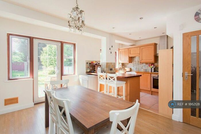 3 Bedroom Terraced House To Rent In Wilverley Crescent, New Malden, KT3