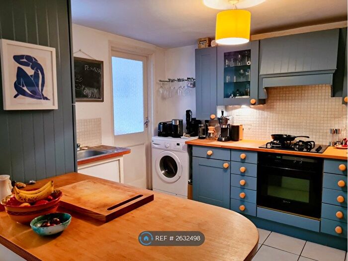 2 Bedroom Flat To Rent In South Street, Brighton, BN1