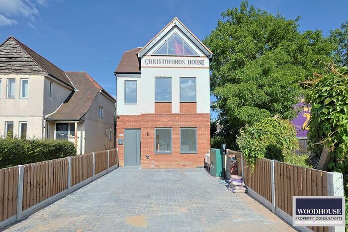 1 Bedroom Flat To Rent In College Court, Cheshunt, EN8