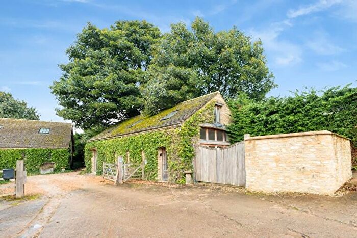 2 Bedroom Barn To Rent In Asthall Leigh, OX29