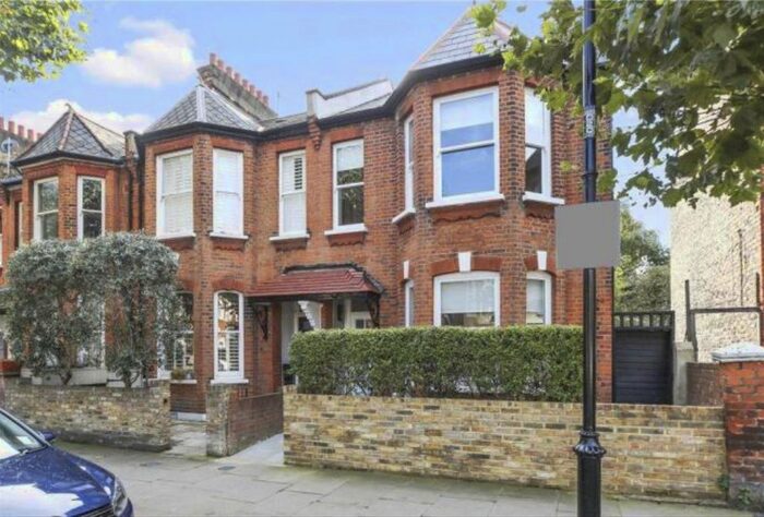 4 Bedroom Property To Rent In Oxford Gardens, London W10