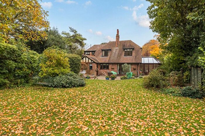 4 Bedroom Detached House For Sale In Salisbury Road, Hungerford, RG17