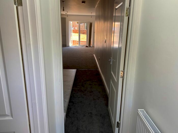 Studio To Rent In Mandeville Road, Northolt, UB5