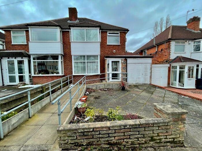 3 Bedroom Semi-Detached House To Rent In Sheringham Road, B30