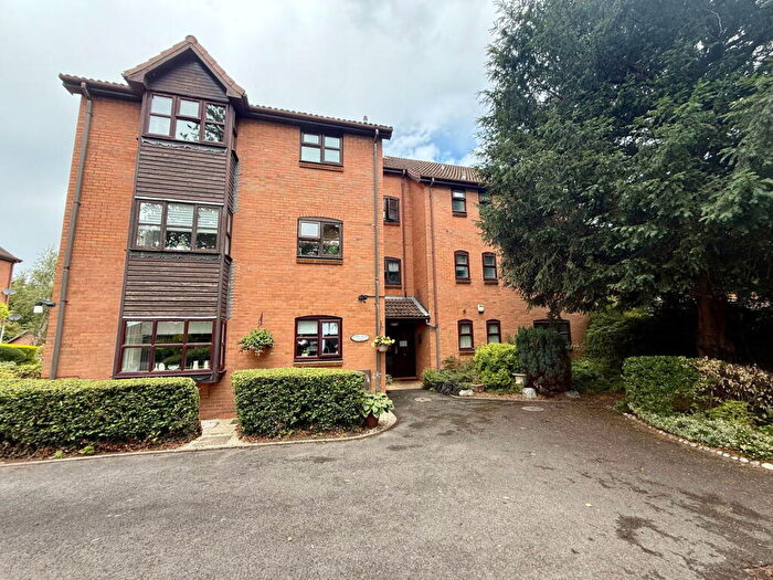 2 Bedroom Apartment For Sale In Grosvenor Court, Redlake Road, Pedmore, Stourbridge, DY9