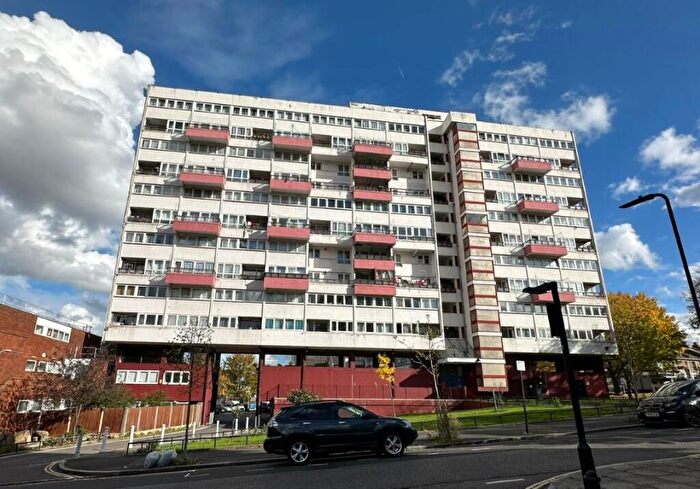 2 Bedroom Flat For Sale In Flat Selman House, Hedgers Grove, Hackney, London, E9