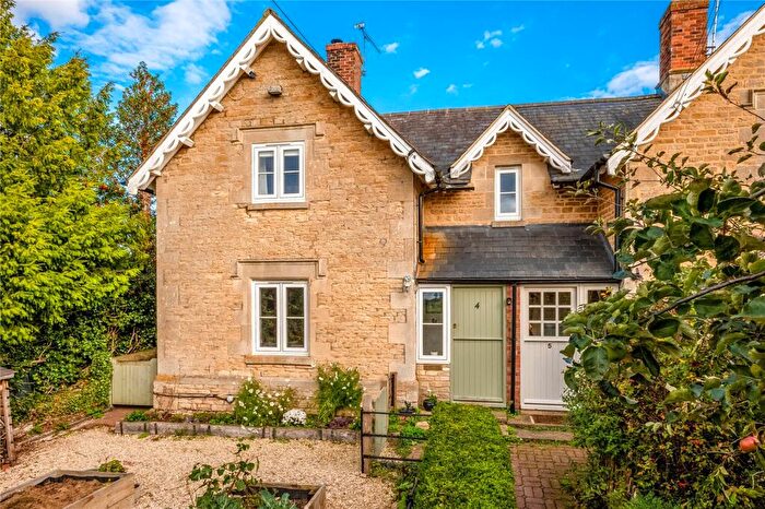 3 Bedroom Semi-Detached House For Sale In The Paddocks, Heyford Road, Somerton, Bicester, OX25