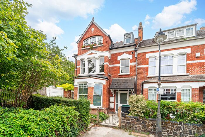 2 Bedroom Flat For Sale In Ivy Gardens, Crouch End, N8