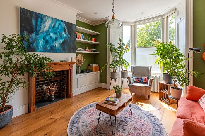 2 Bedroom Flat For Sale In Cecilia Road, London, E8