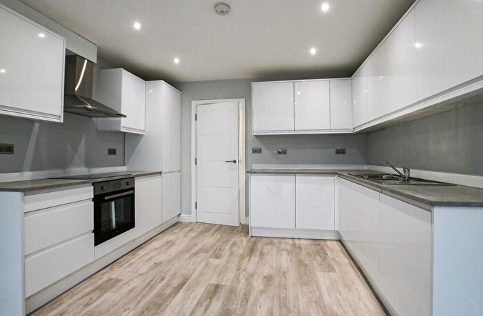 4 Bedroom Semi-Detached House To Rent In Brighton Road, Salfords, Redhill, RH1