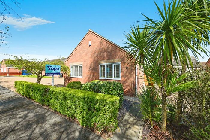 3 Bedroom Detached Bungalow For Sale In Raceys Close, Emneth, PE14