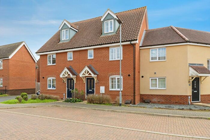 3 Bedroom Semi Detached House For Sale In Peacock Way, Attleborough, Norfolk, NR17